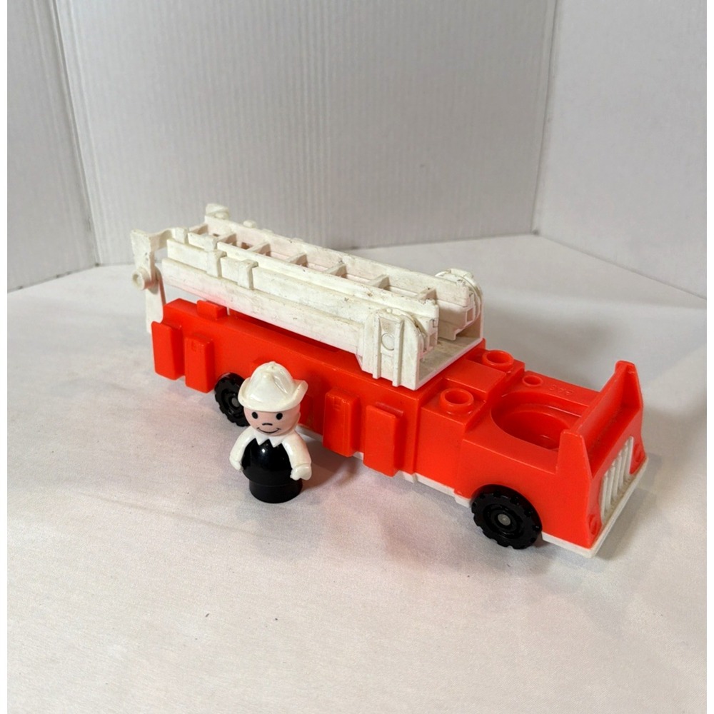 Vintage Fisher Price Little People Fire Truck Ext Ladder Chief Figure #696